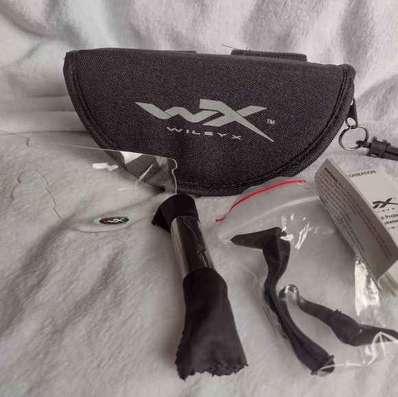 Wiley X Sunglasses  with anti fog lens spray - Picture 4 of 8